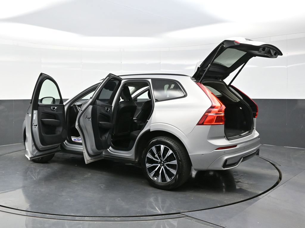 Used 2025 Volvo XC60 B5 Plus image 38