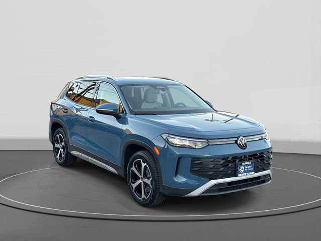 Used 2025 Volkswagen Tiguan SE w/ Panoramic Sunroof Package image 1