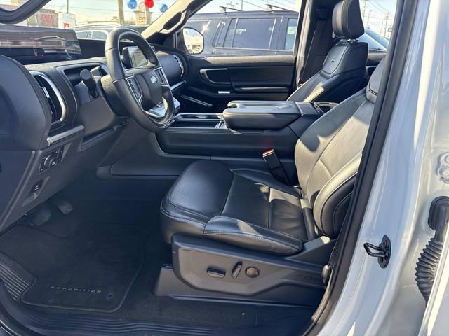Used 2025 Ford Expedition Platinum w/ Stealth Performance Package image 25