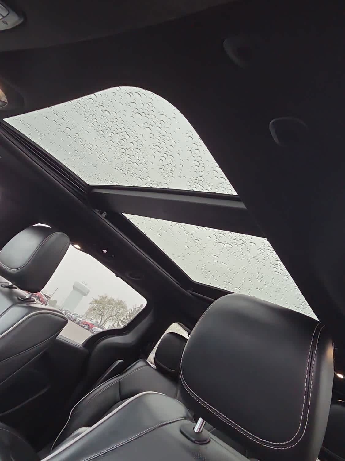 Used 2020 Chrysler Pacifica Limited w/ Advanced Safetytec Group FWD image 9