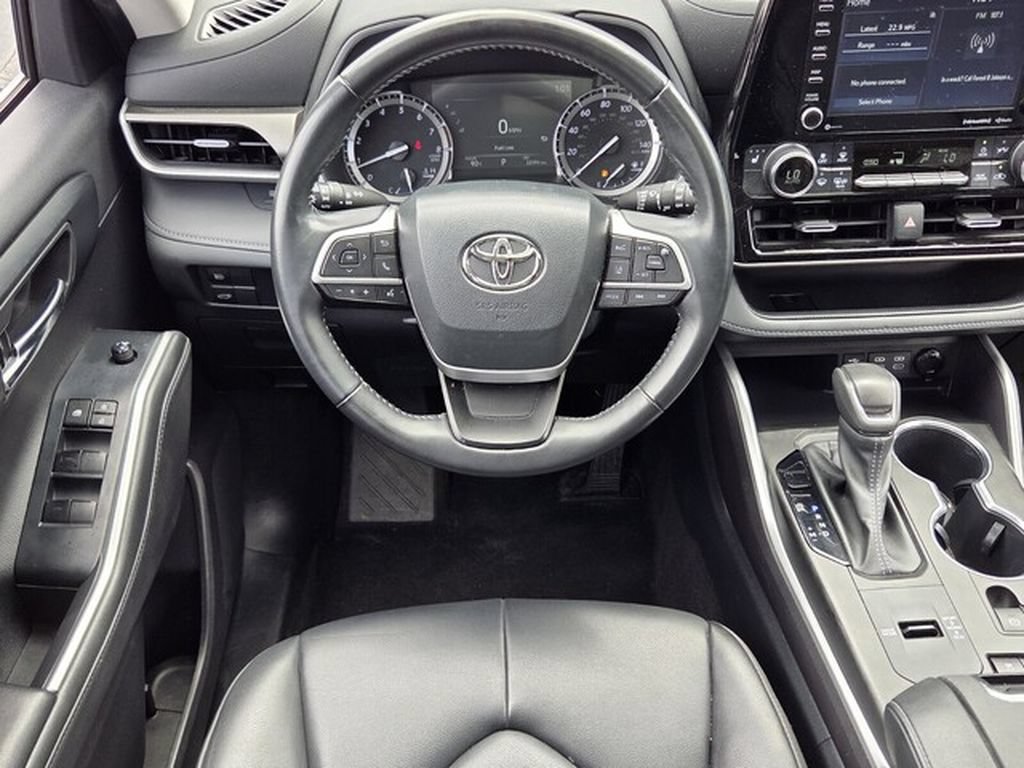 Used 2022 Toyota Highlander XLE FWD image 5