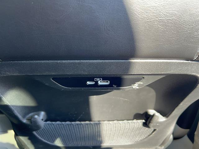 Used 2023 Chrysler Pacifica Touring-L FWD image 22