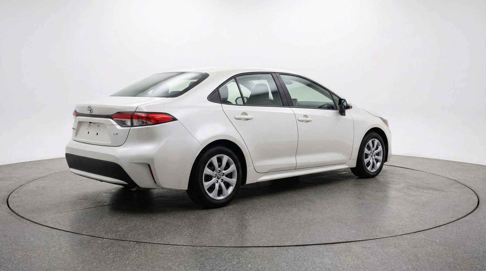 Used 2025 Toyota Corolla LE image 9