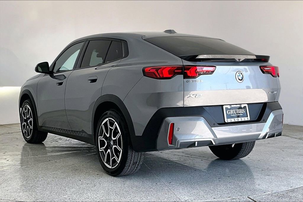 Used 2025 BMW X2 xDrive28i image 2