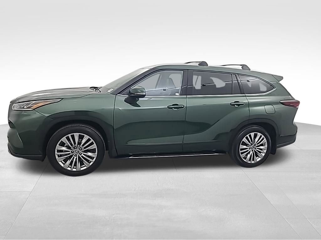 Used 2025 Toyota Highlander Platinum image 8