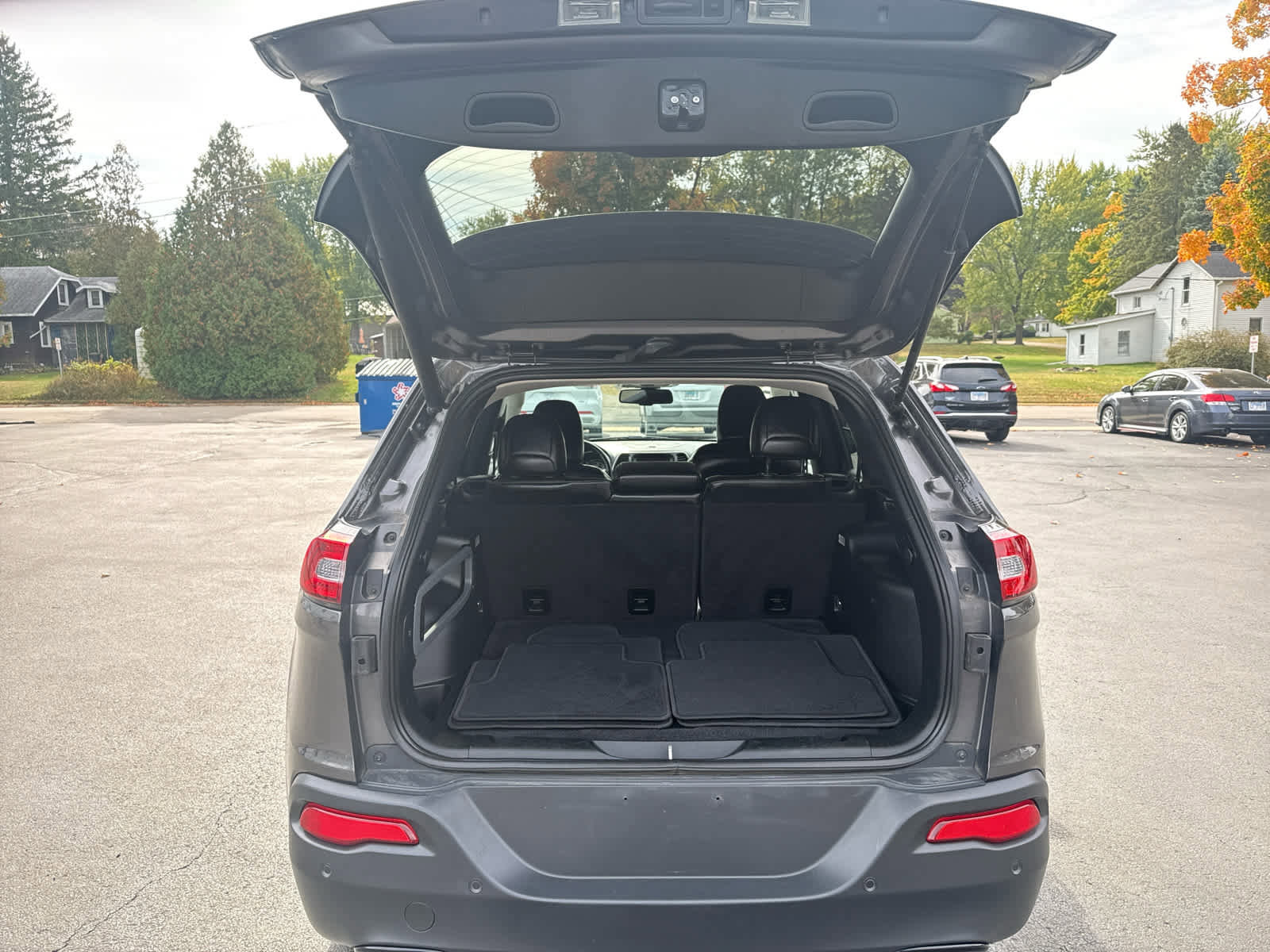 Used 2018 Jeep Cherokee Limited w/ High Altitude Package image 15