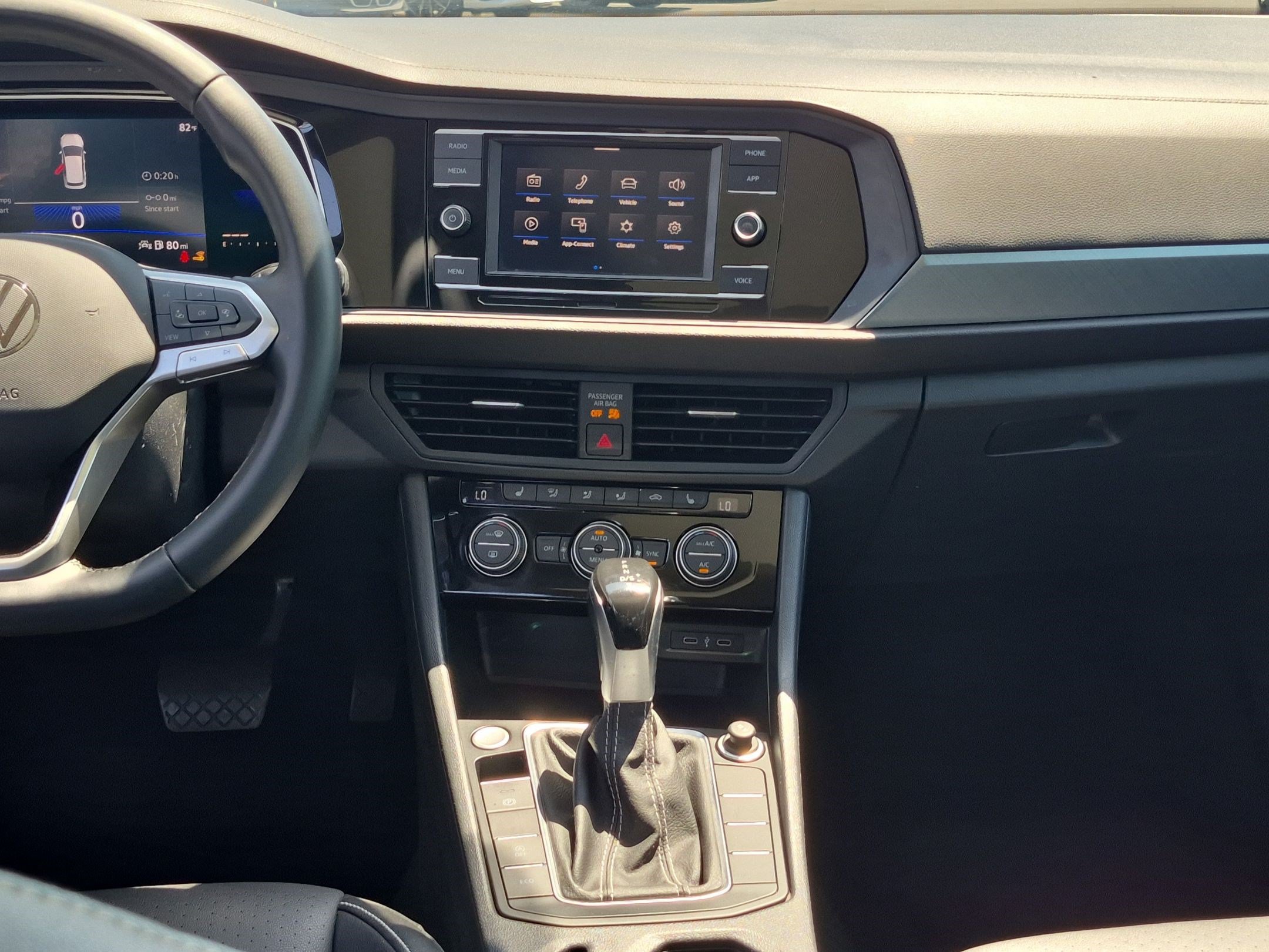 Used 2022 Volkswagen Jetta SE w/ Panoramic Sunroof Package FWD image 29