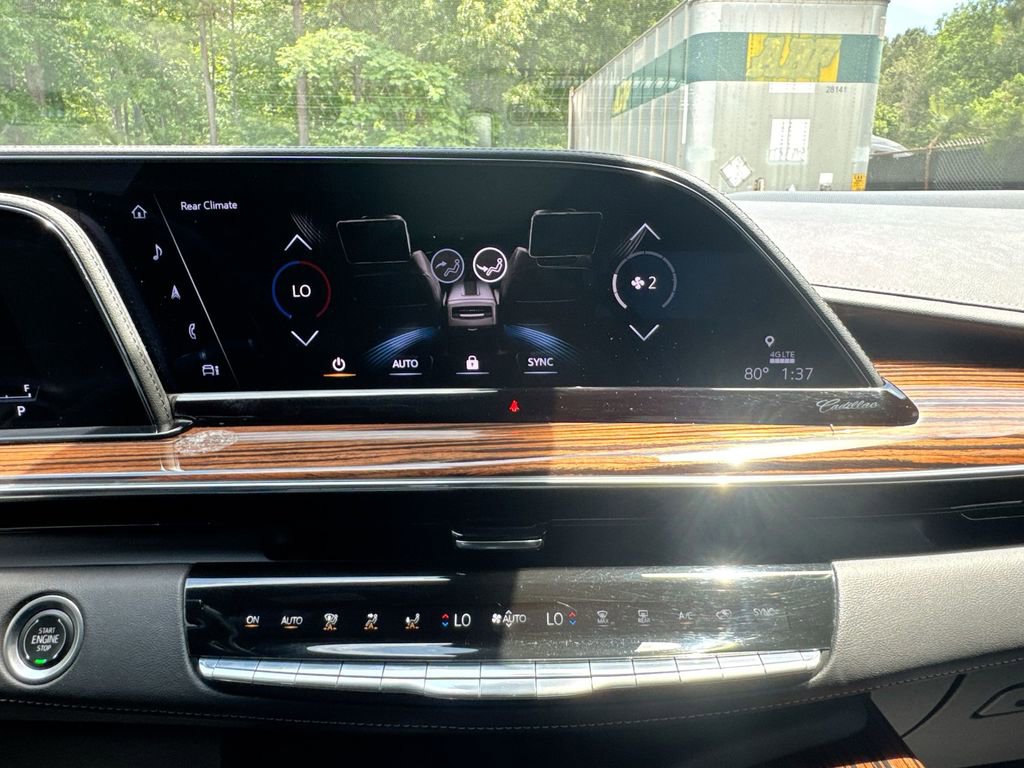 Used 2024 Cadillac Escalade ESV Luxury AWD/4WD image 25