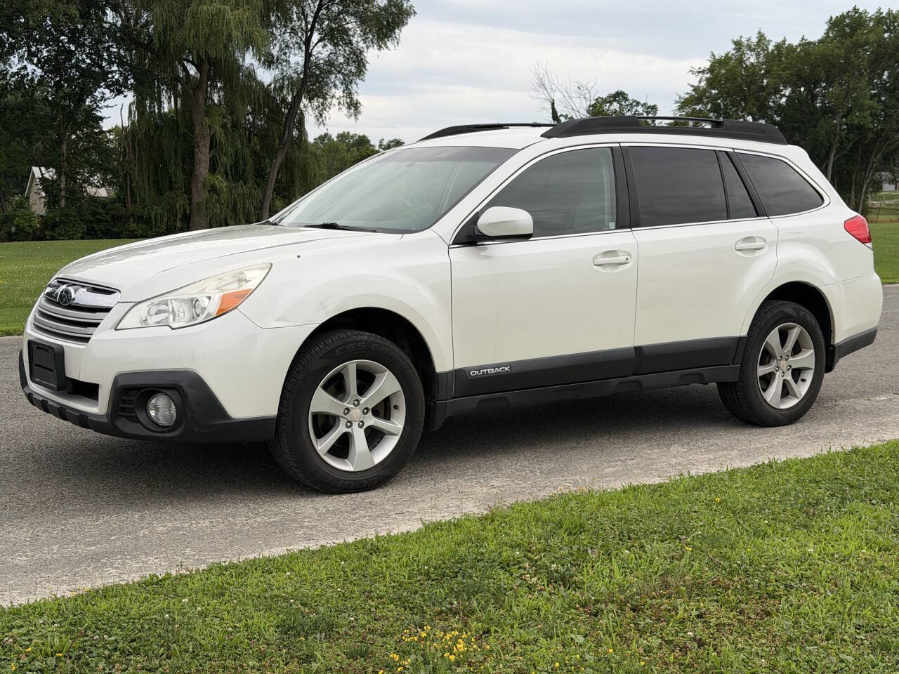 Used 2014 Subaru Outback 2.5i Premium AWD/4WD image 5