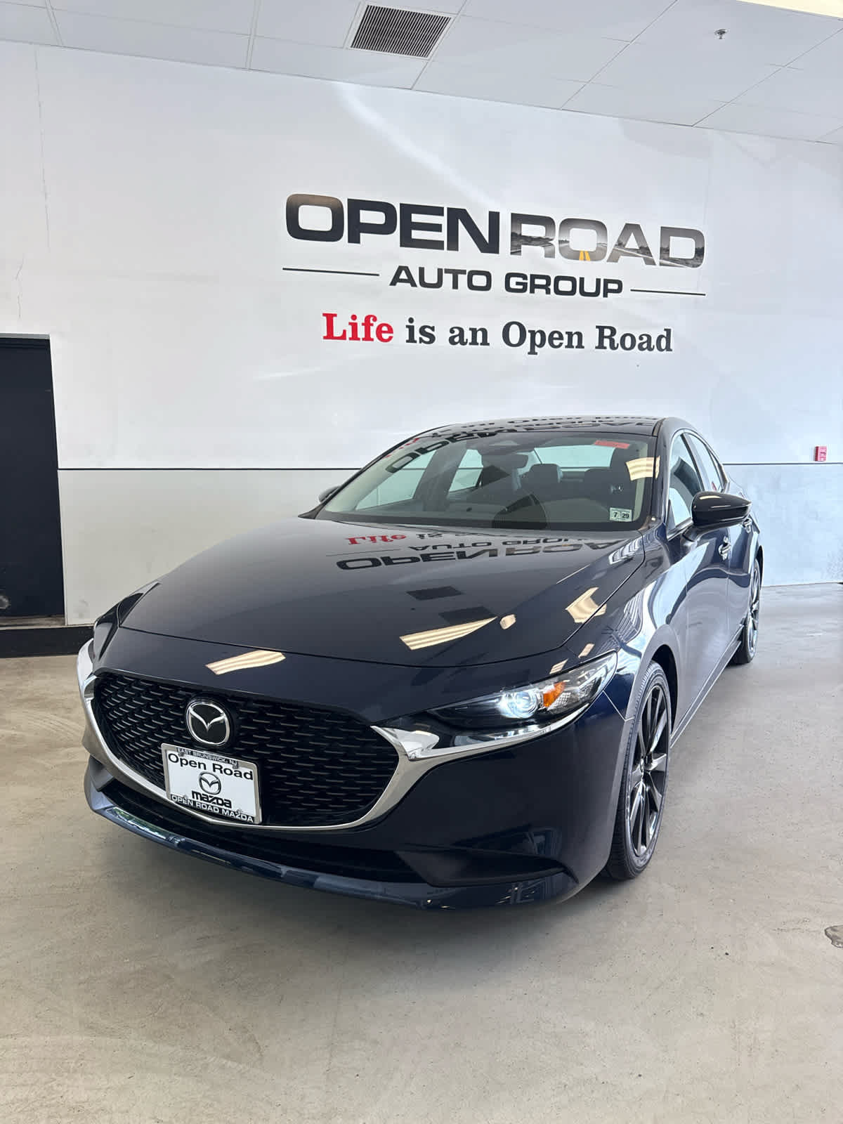 Used 2024 MAZDA MAZDA3 s FWD image 1