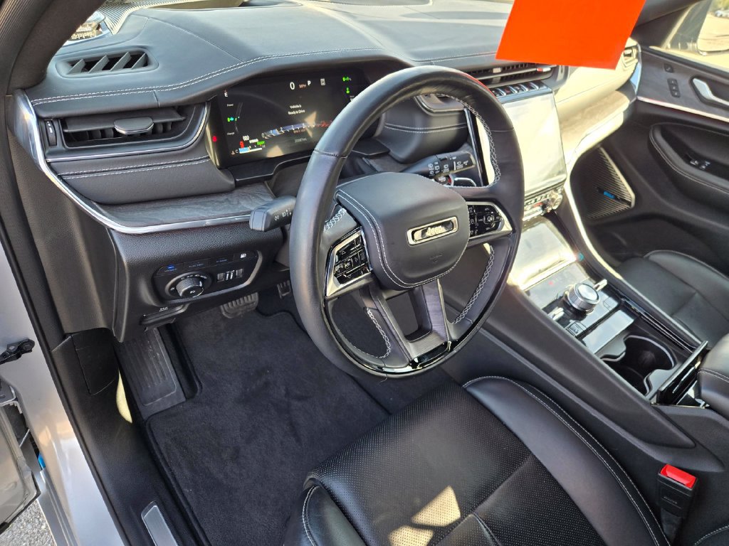 Used 2023 Jeep Grand Cherokee Overland w/ Advanced Protech Group III AWD/4WD image 18