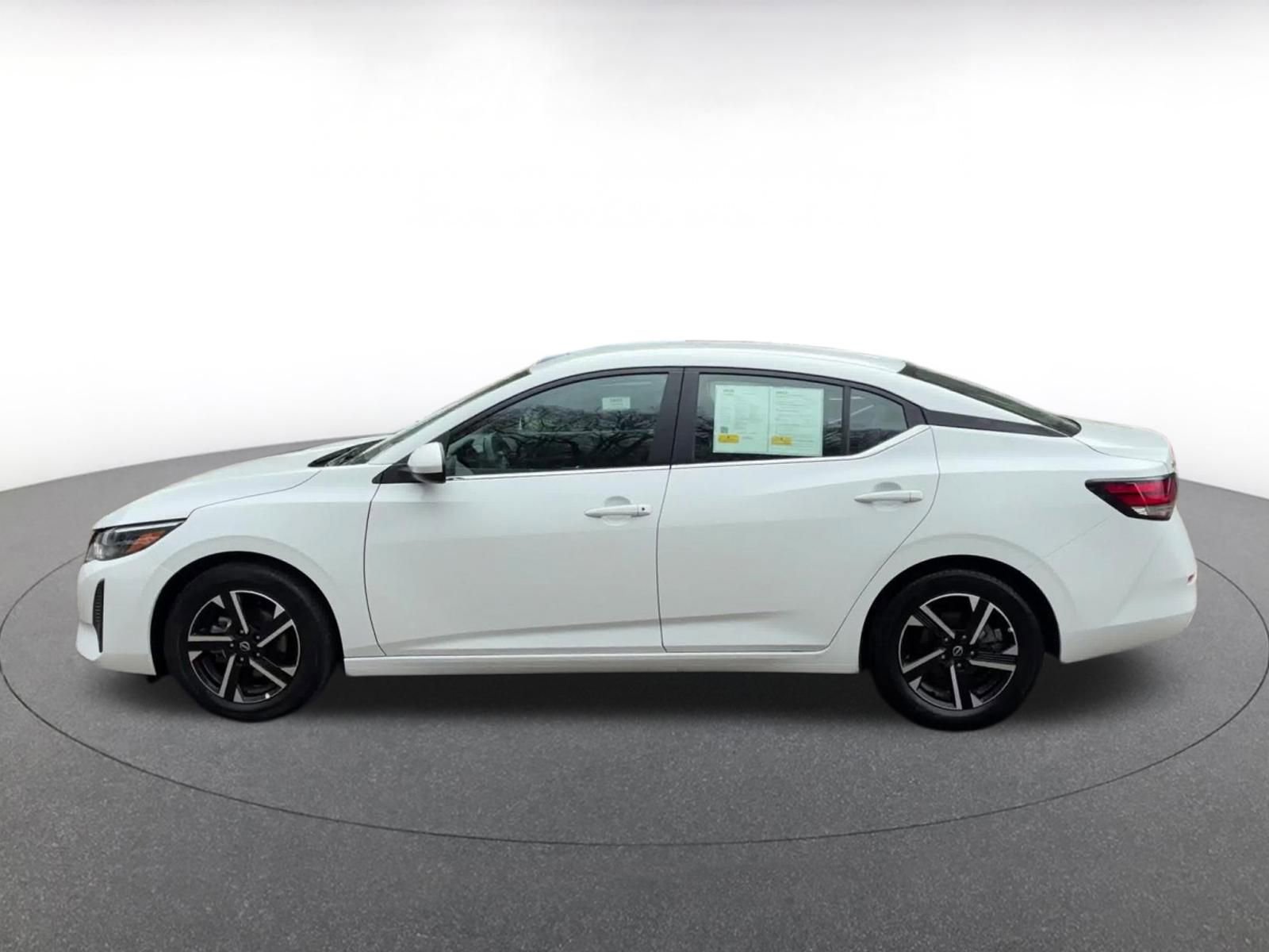 Used 2025 Nissan Sentra SV FWD image 9