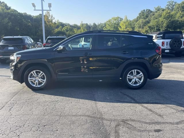 Used 2024 GMC Terrain SLE w/ Driver Convenience Package FWD image 5