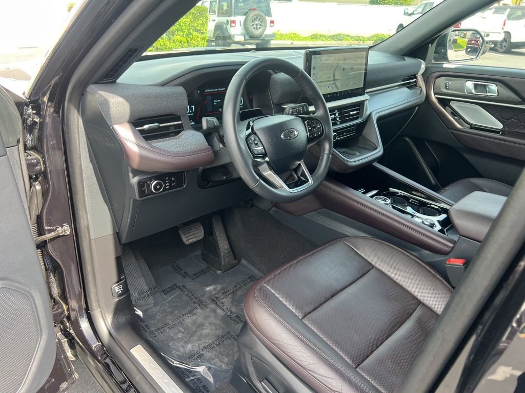 Used 2025 Ford Explorer Platinum w/ LUX Leather Package image 18