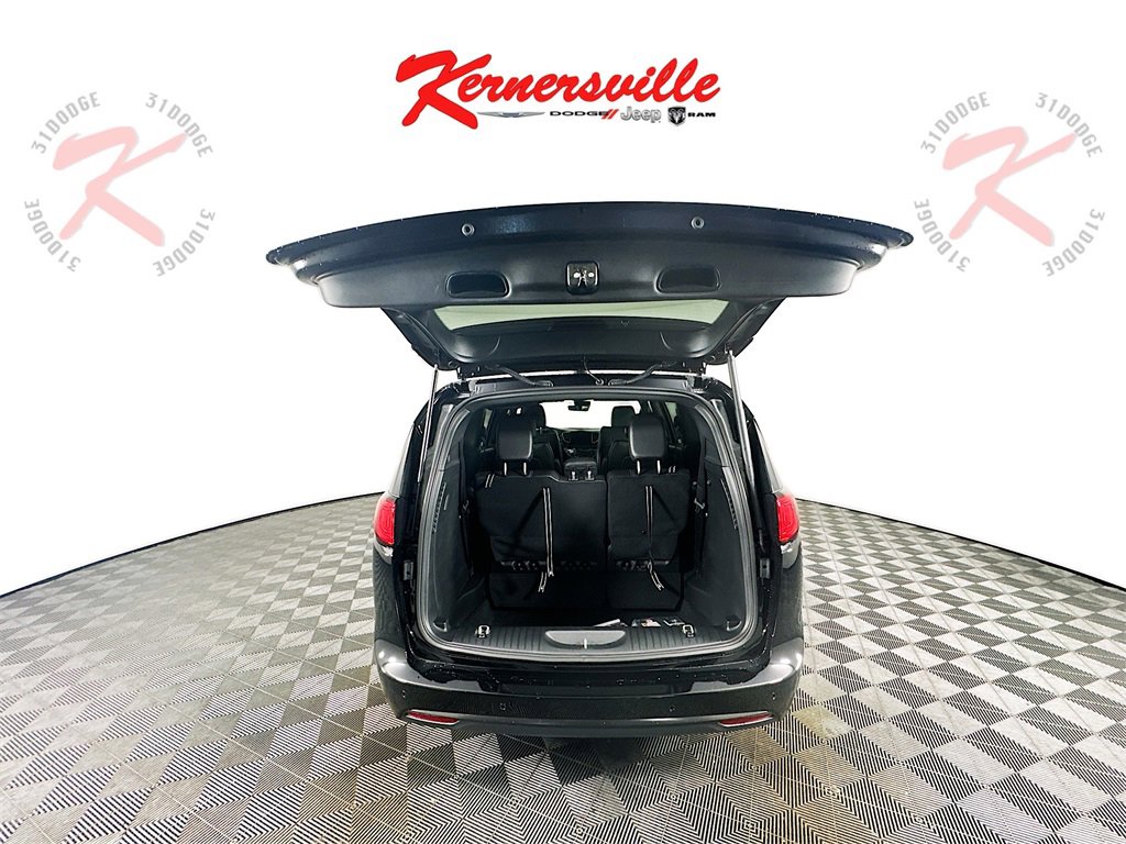 New 2026 Chrysler Voyager LX image 15