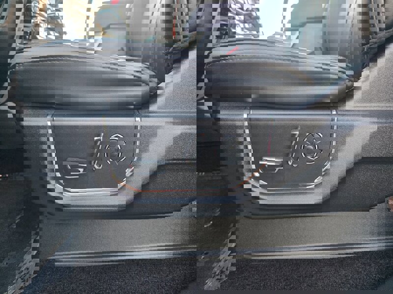 Used 2017 Ford F150 Platinum w/ Equipment Group 701A Luxury AWD/4WD image 43