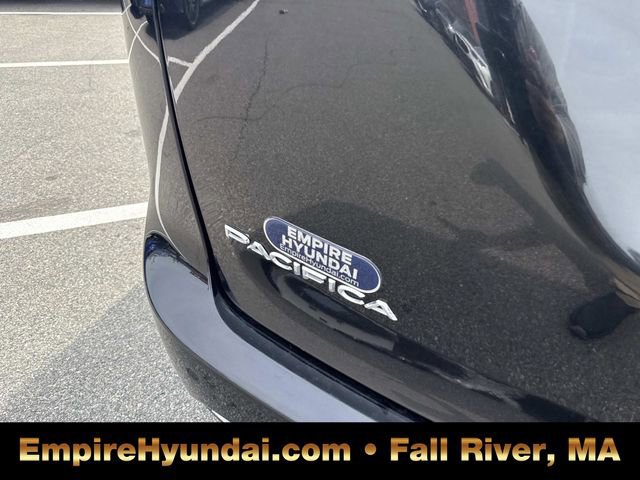 Used 2023 Chrysler Pacifica Limited image 5