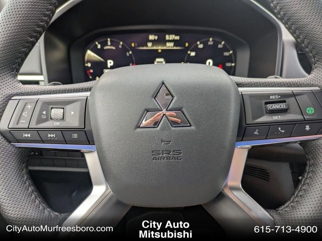 New 2025 Mitsubishi Outlander SE image 16