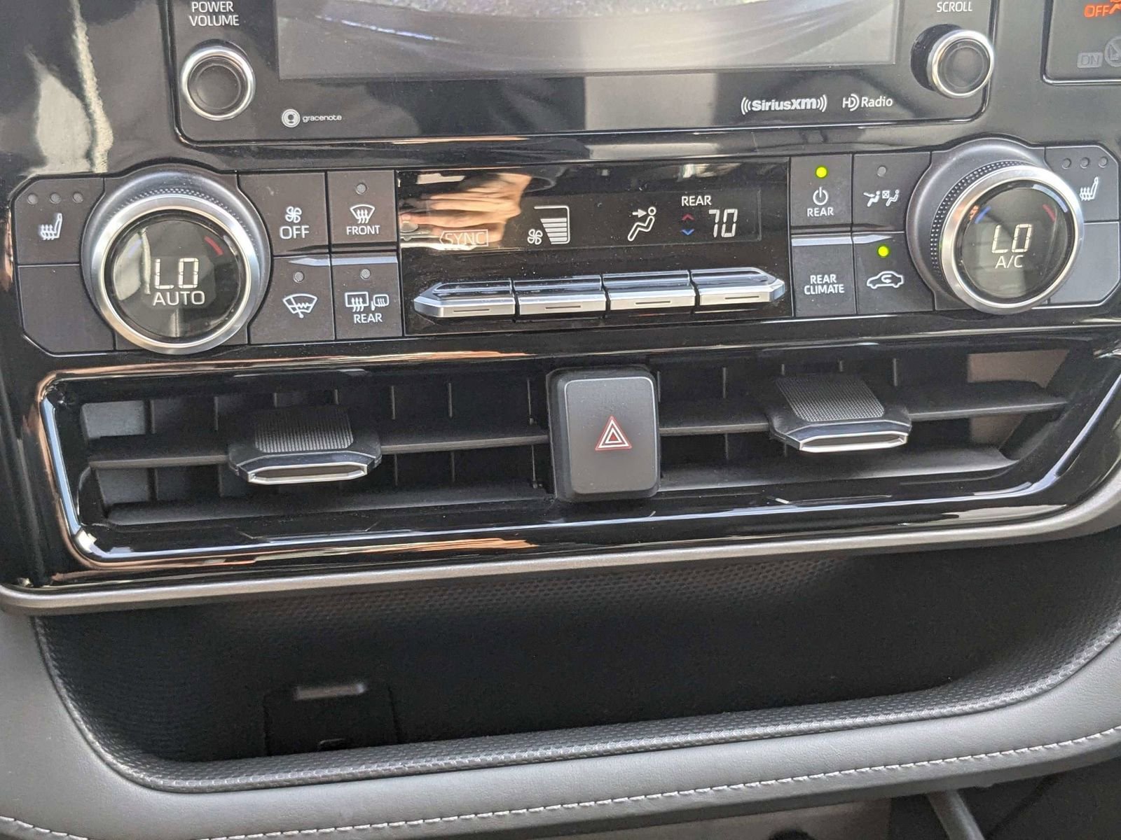 Used 2022 Toyota Highlander XLE image 23