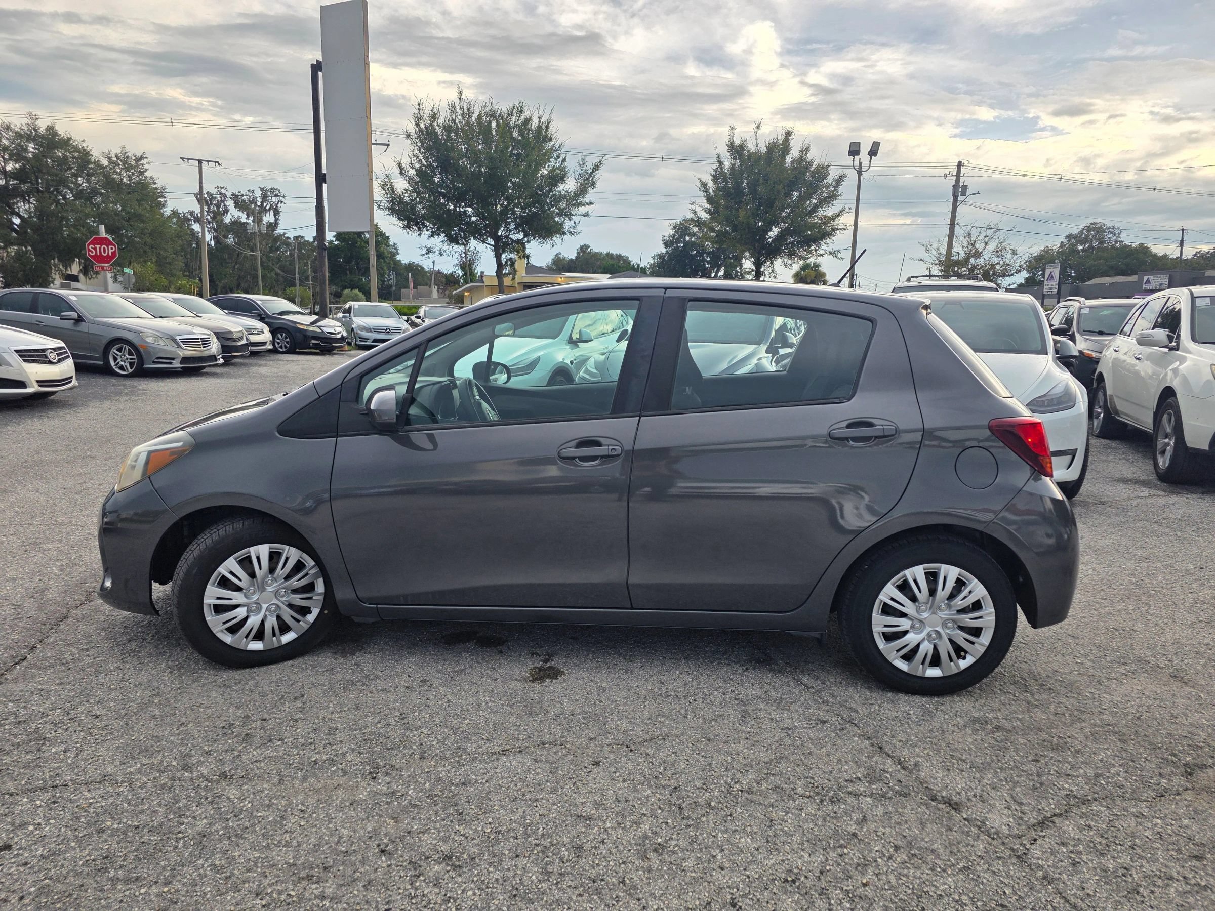 Used 2017 Toyota Yaris L FWD image 4