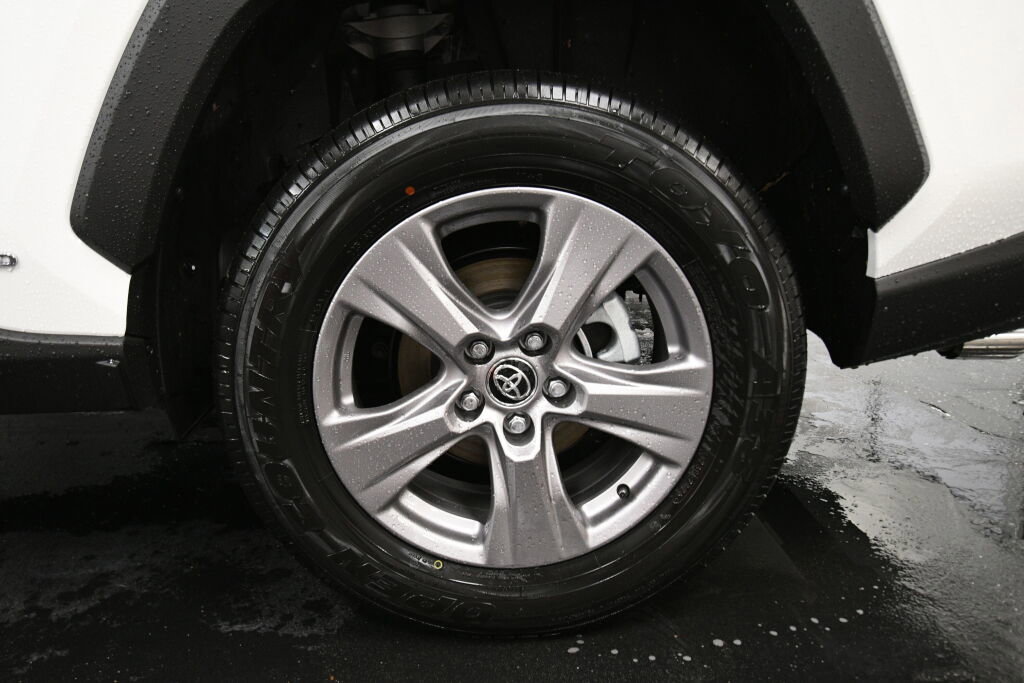 Used 2025 Toyota RAV4 XLE w/ Convenience Package image 33