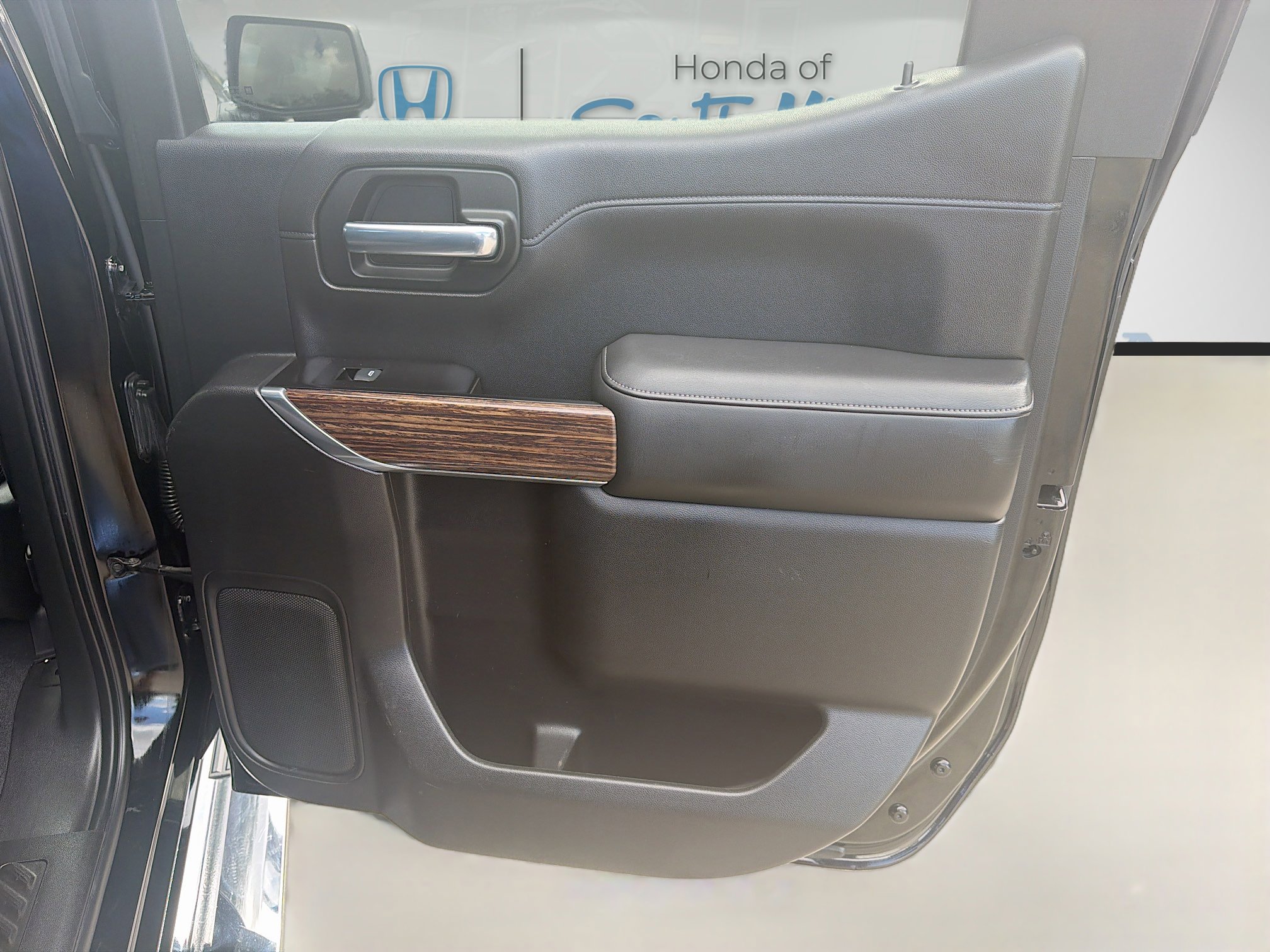 Used 2019 Chevrolet Silverado 1500 High Country w/ Technology Package AWD/4WD image 31