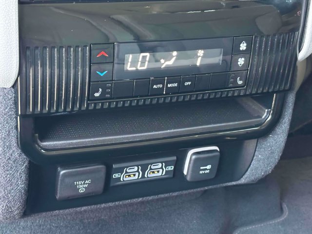 Used 2023 Jeep Wagoneer 4WD w/ Convenience Group I image 31
