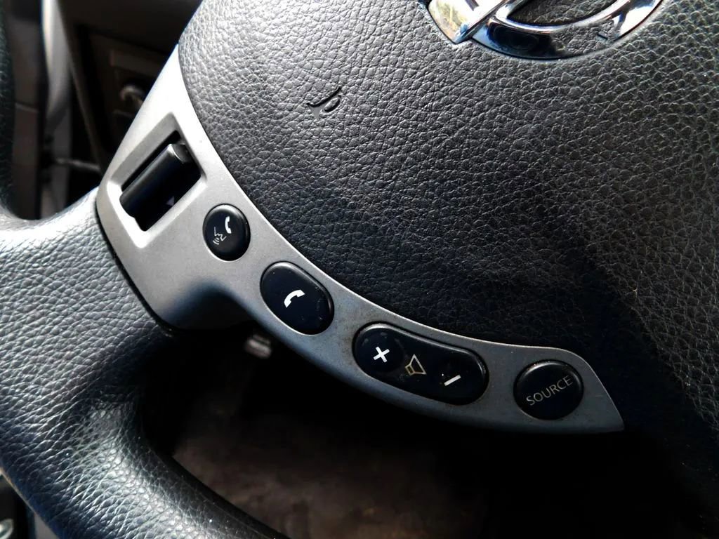 Used 2011 Nissan Rogue SV image 17