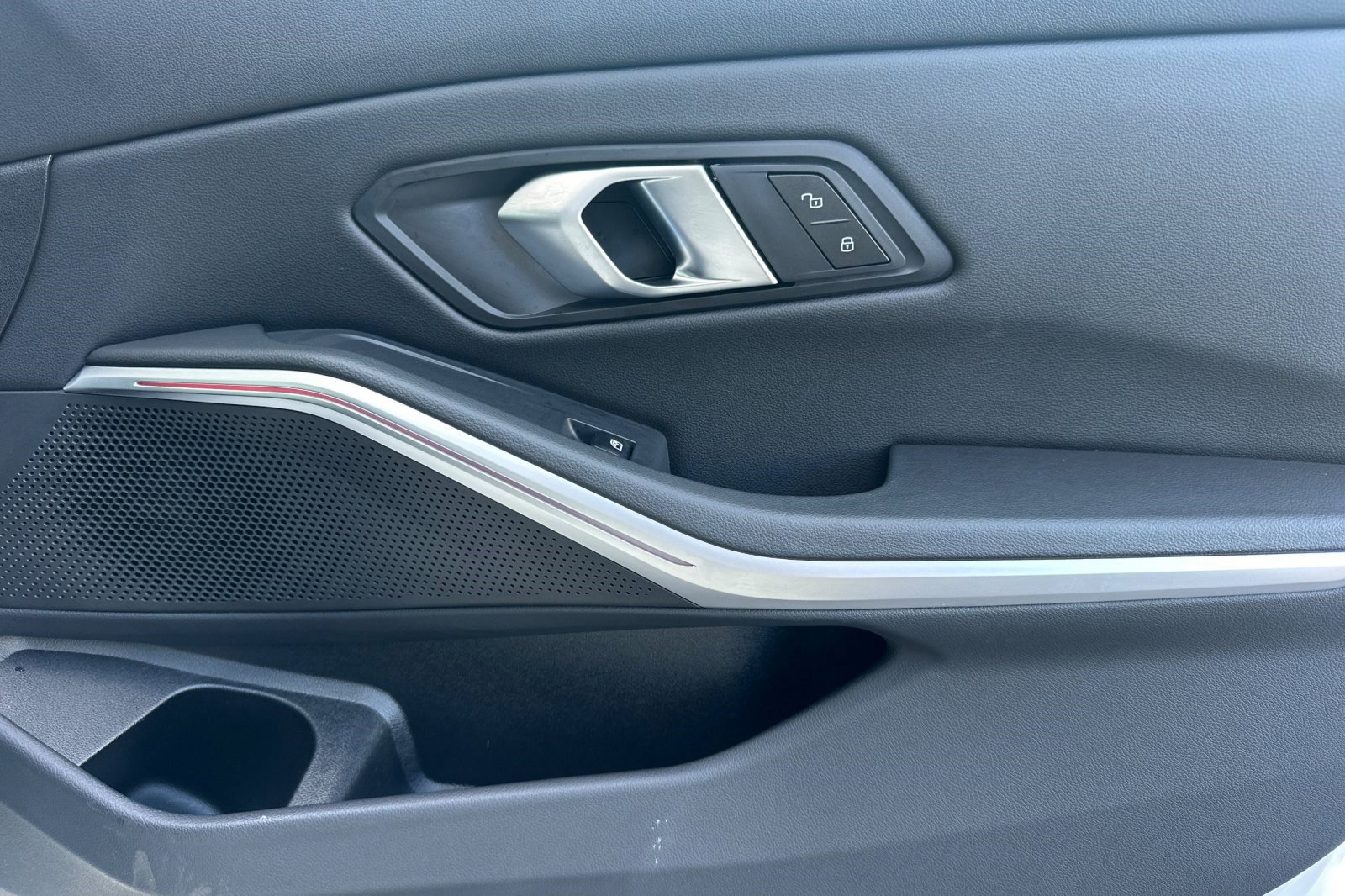 Used 2025 BMW 330i Sedan w/ Convenience Package image 21