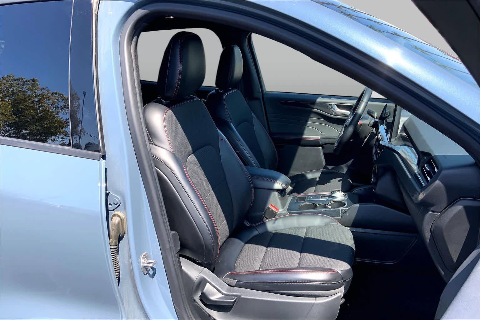 Used 2024 Ford Escape ST-Line w/ Tech Pack #1 FWD image 8