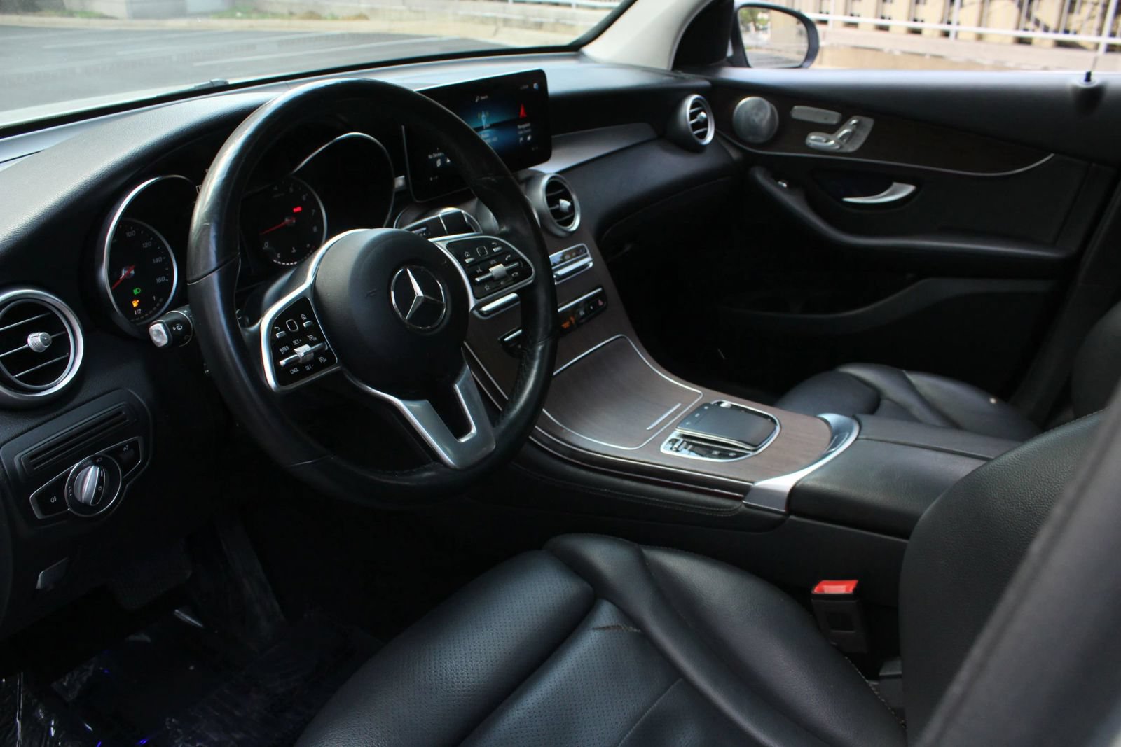 Used 2020 Mercedes-Benz GLC 300 4MATIC w/ Multimedia Package image 14