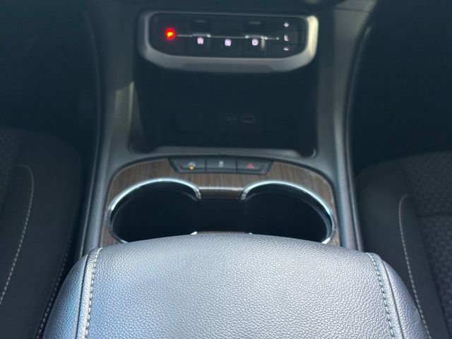 Used 2023 GMC Acadia SLE FWD image 5