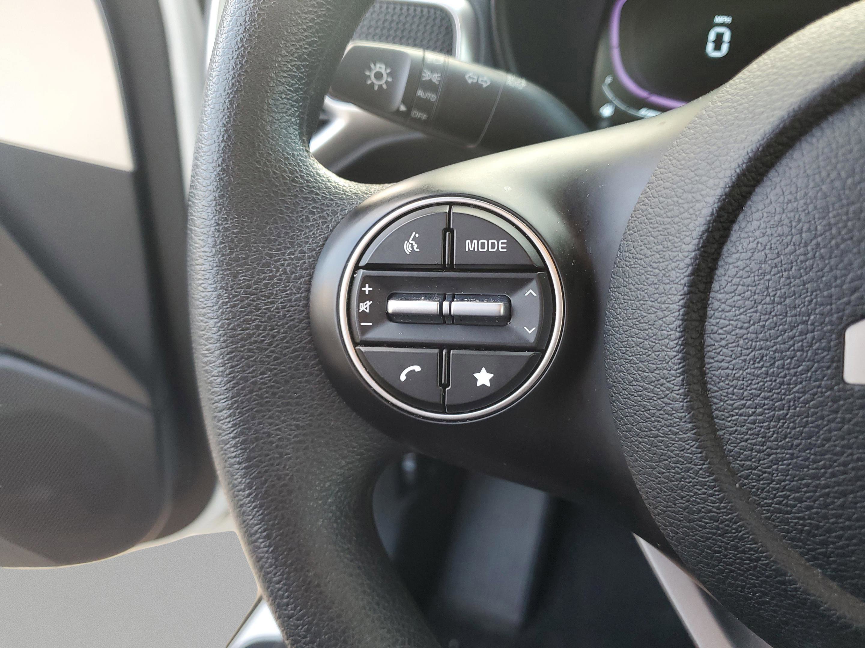 Certified 2025 Kia Soul LX w/ LX Technology Package FWD image 25