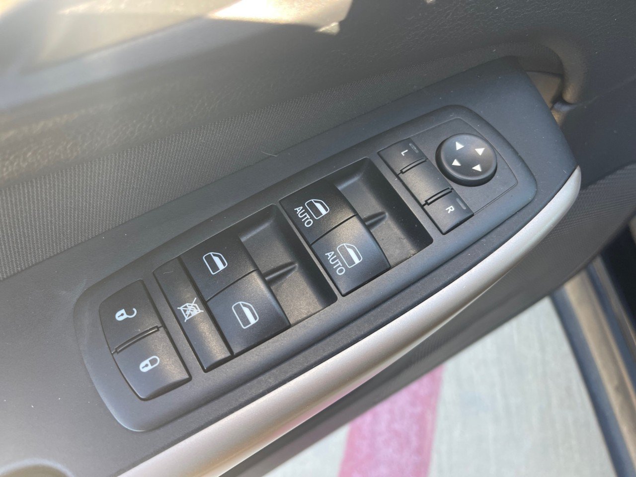 Used 2017 Jeep Cherokee Latitude FWD image 28
