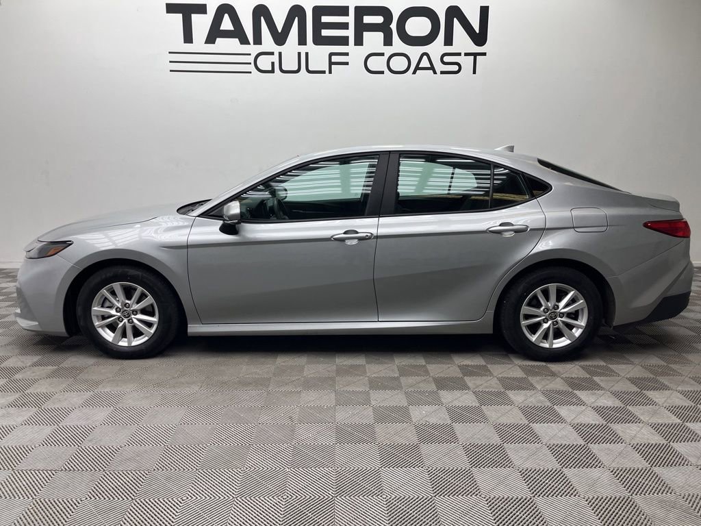 Used 2025 Toyota Camry LE FWD image 6