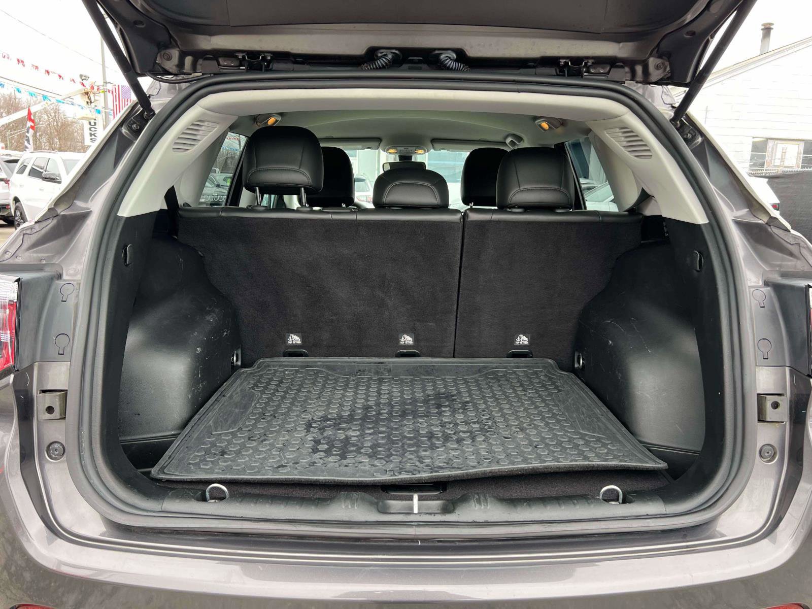 Used 2019 Jeep Compass Latitude w/ Cold Weather Group AWD/4WD image 16