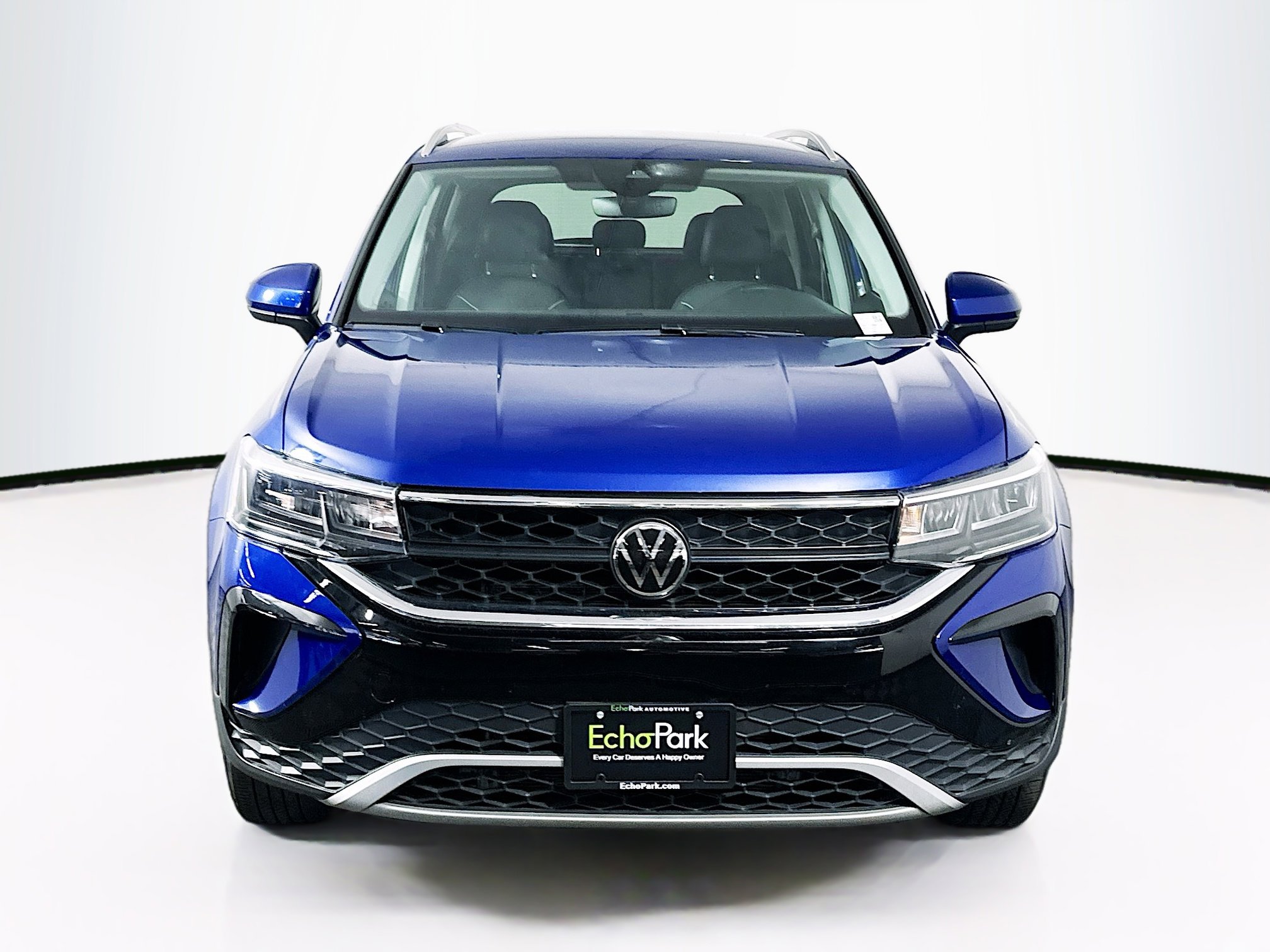 Used 2024 Volkswagen Taos SE image 2