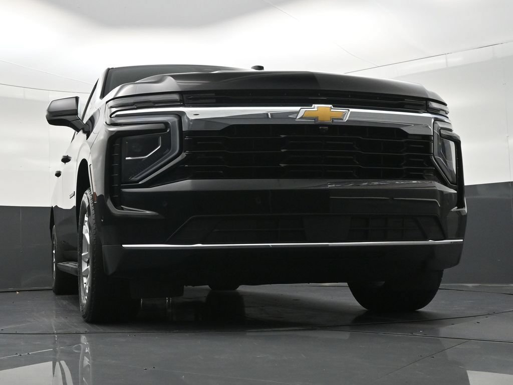 Used 2025 Chevrolet Suburban LS RWD image 34