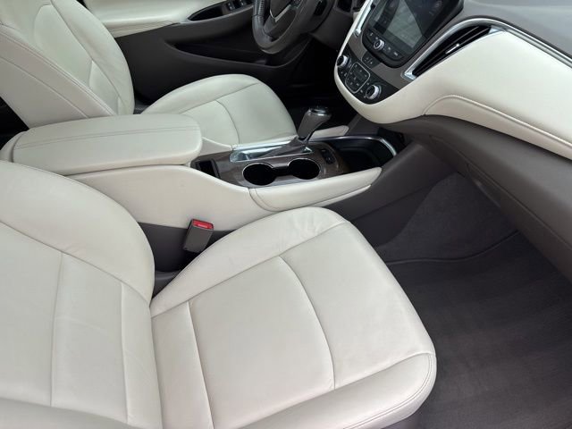 Used 2020 Chevrolet Malibu LT w/ Leather Package FWD image 37