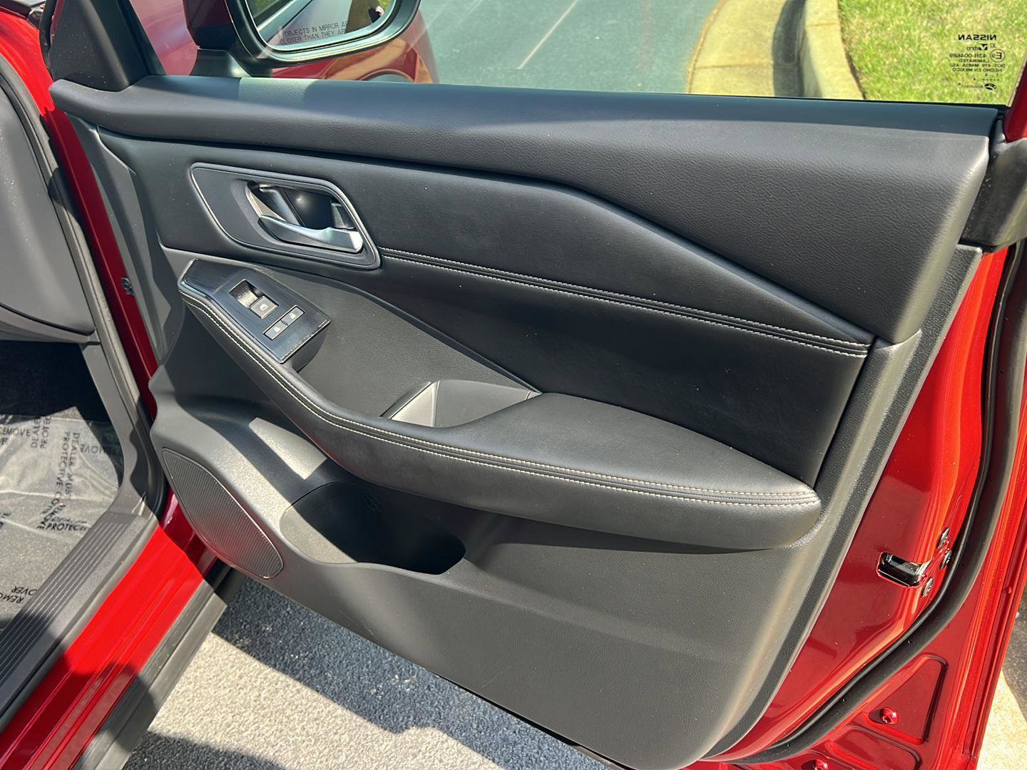 Used 2024 Nissan Rogue SV w/ SV Premium Package image 14