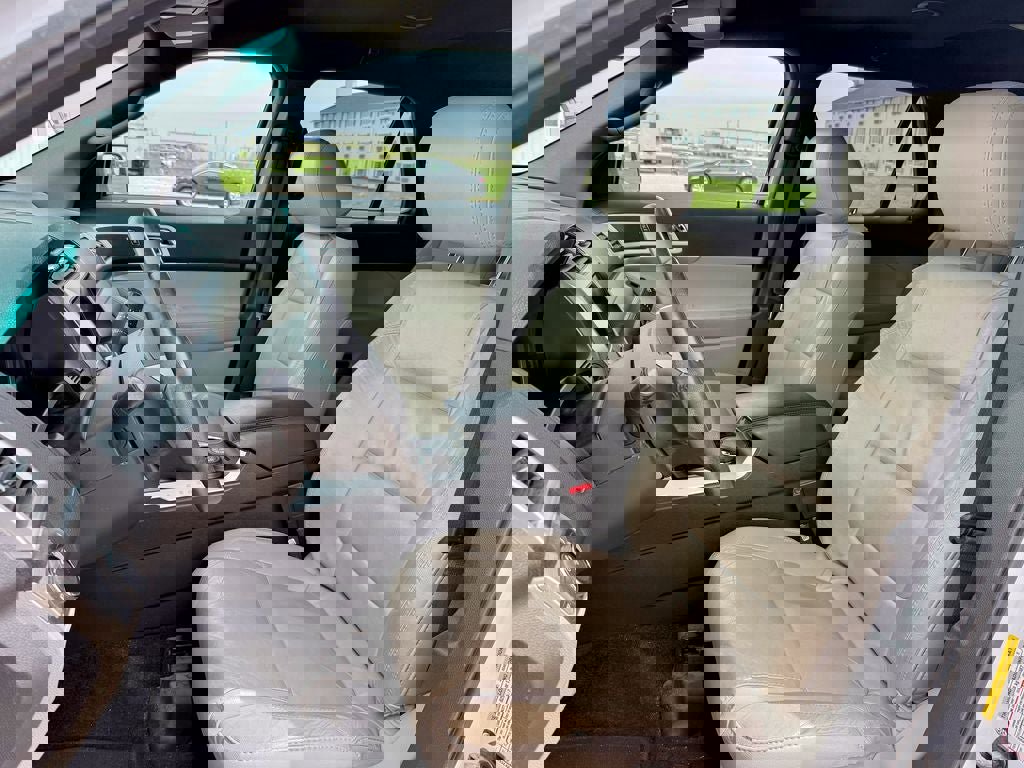 Used 2014 Ford Explorer XLT w/ Equipment Group 202A AWD/4WD image 11