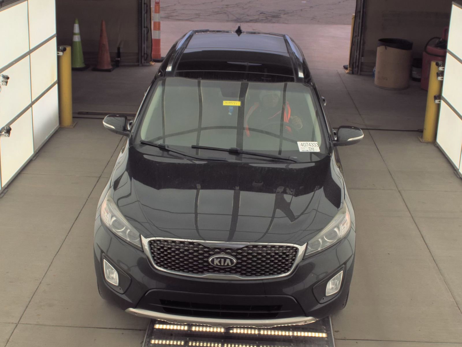 Used 2017 Kia Sorento SX image 2