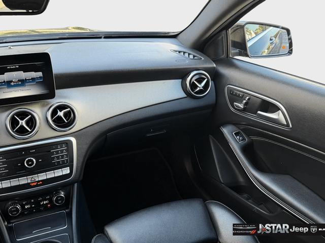 Used 2020 Mercedes-Benz GLA 250 4MATIC w/ Premium Package image 16