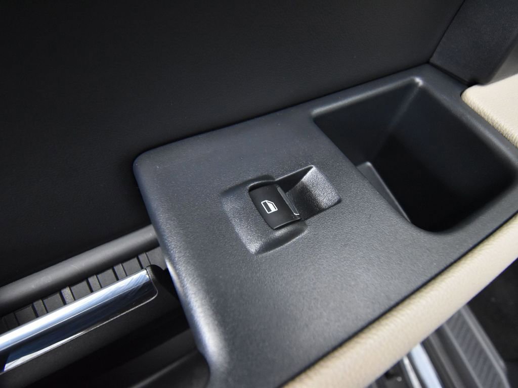 Used 2022 Ford Expedition Limited image 10