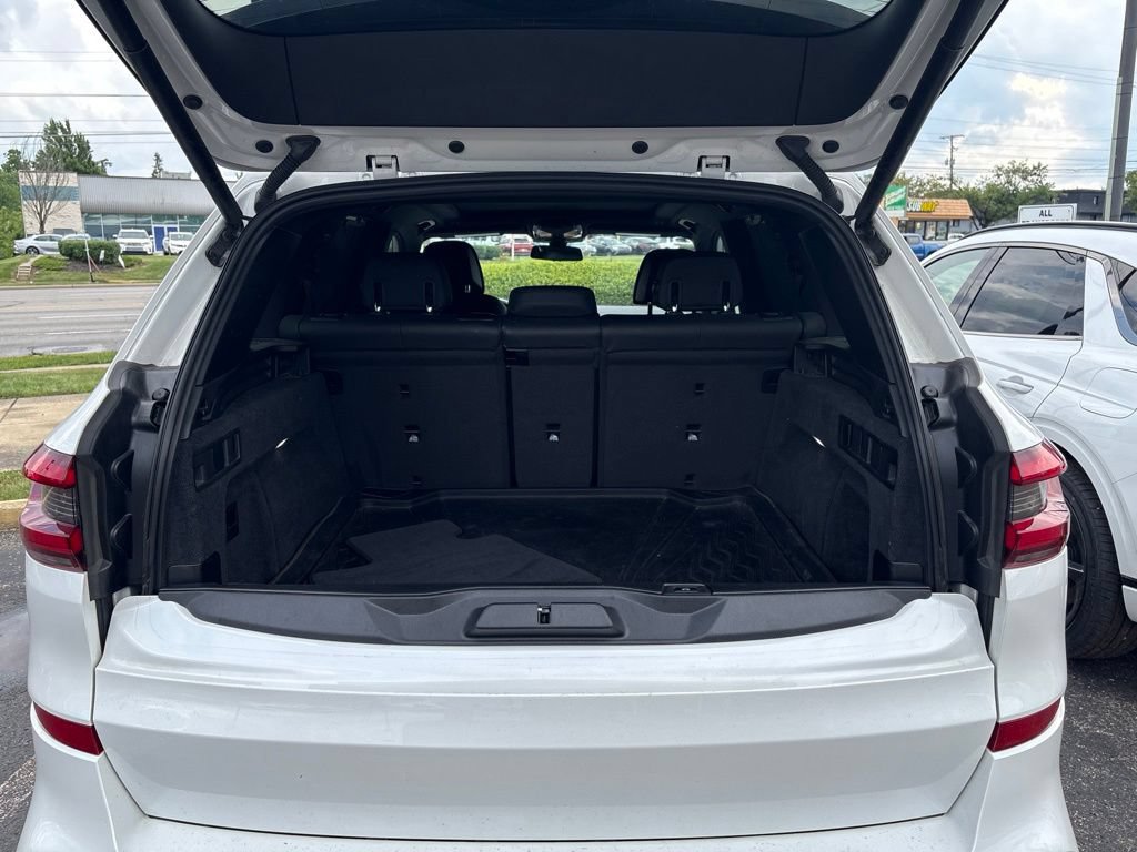Used 2021 BMW X5 xDrive40i w/ M Sport Package AWD/4WD image 4
