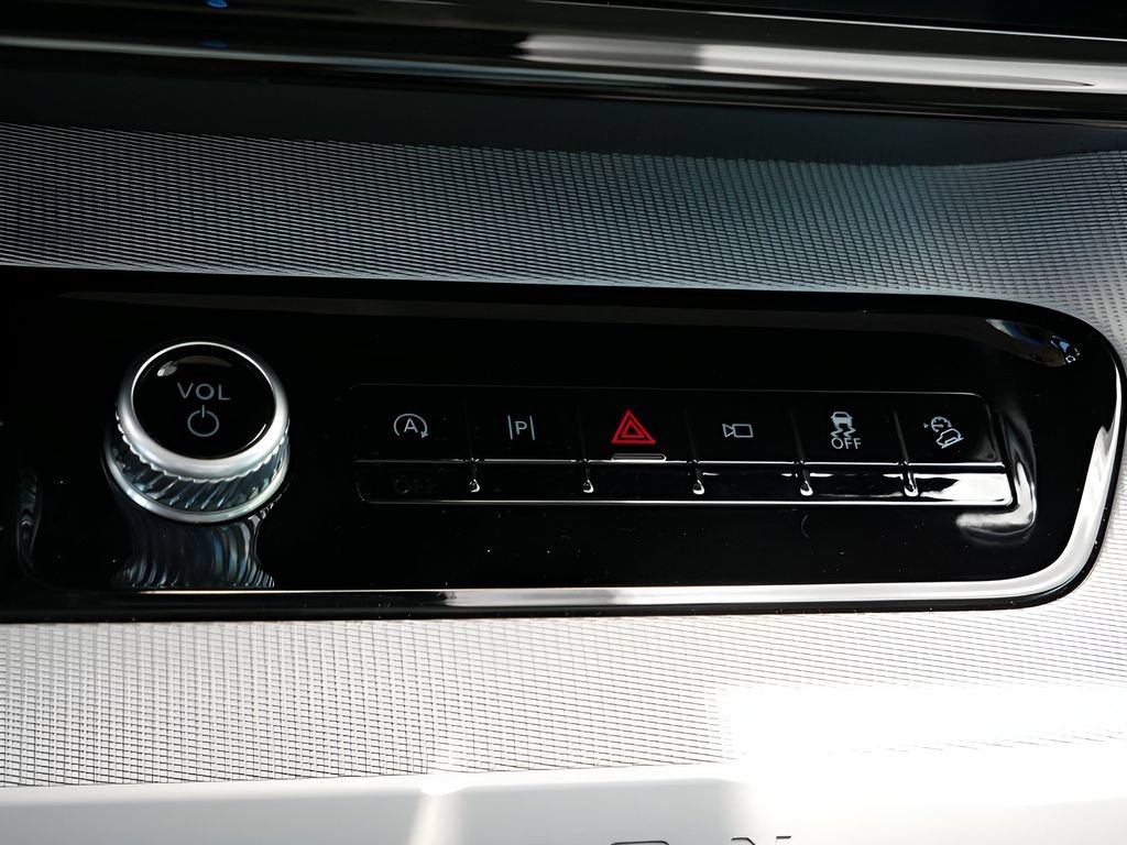 Used 2025 Ford Expedition Active AWD/4WD image 26