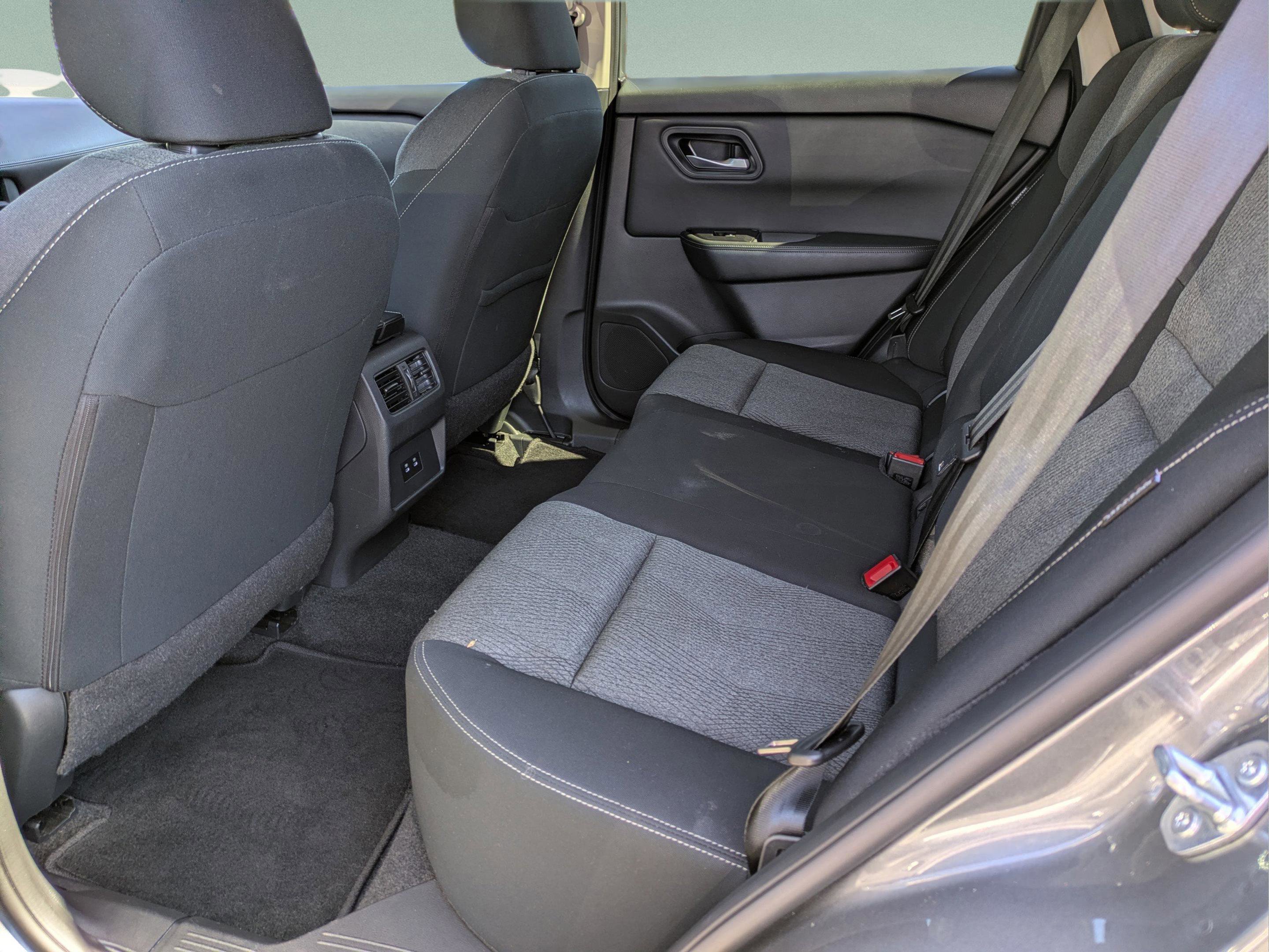 Used 2024 Nissan Rogue SV image 13