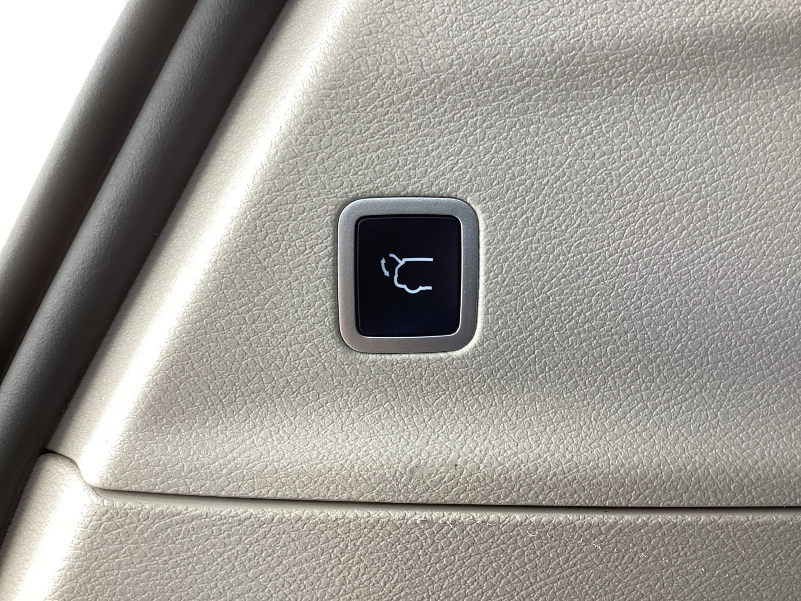 Used 2023 Chrysler Pacifica Touring-L image 17