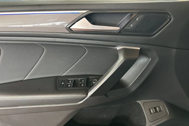 Used 2024 Volkswagen Tiguan SE R-Line image 13