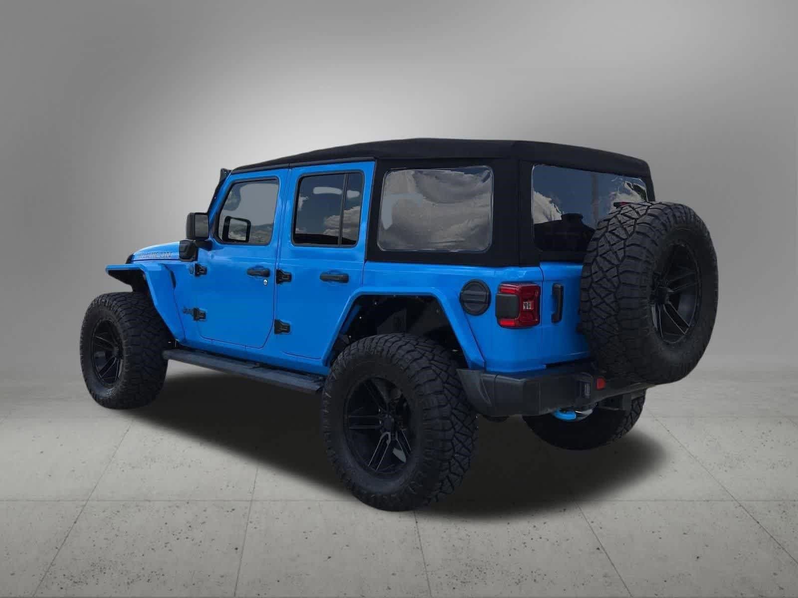 Used 2022 Jeep Wrangler Unlimited Rubicon 4xe w/ Cold Weather Group AWD/4WD image 4